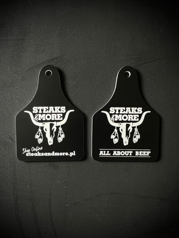 Złote tabliczki informacyjne z grawerowanym logo restauracji